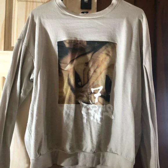 Ariana Grande x Divided Crewneck XL - Picture 1 of 3